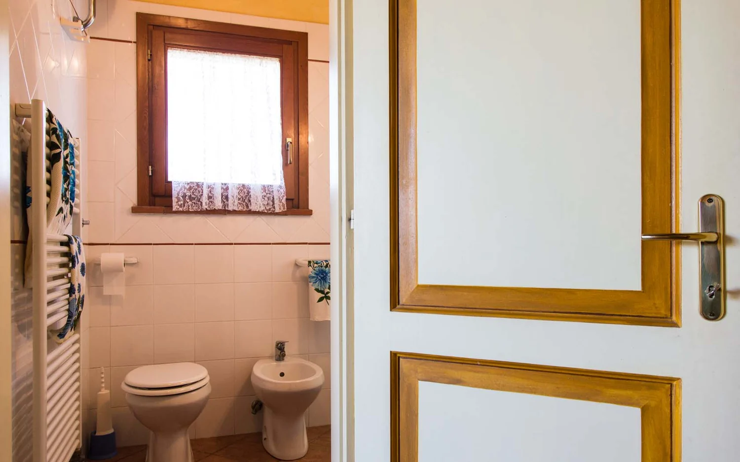 toscaanse-kust-agriturismo-il-frutteto-ciliegia-badkamer-047-casamia