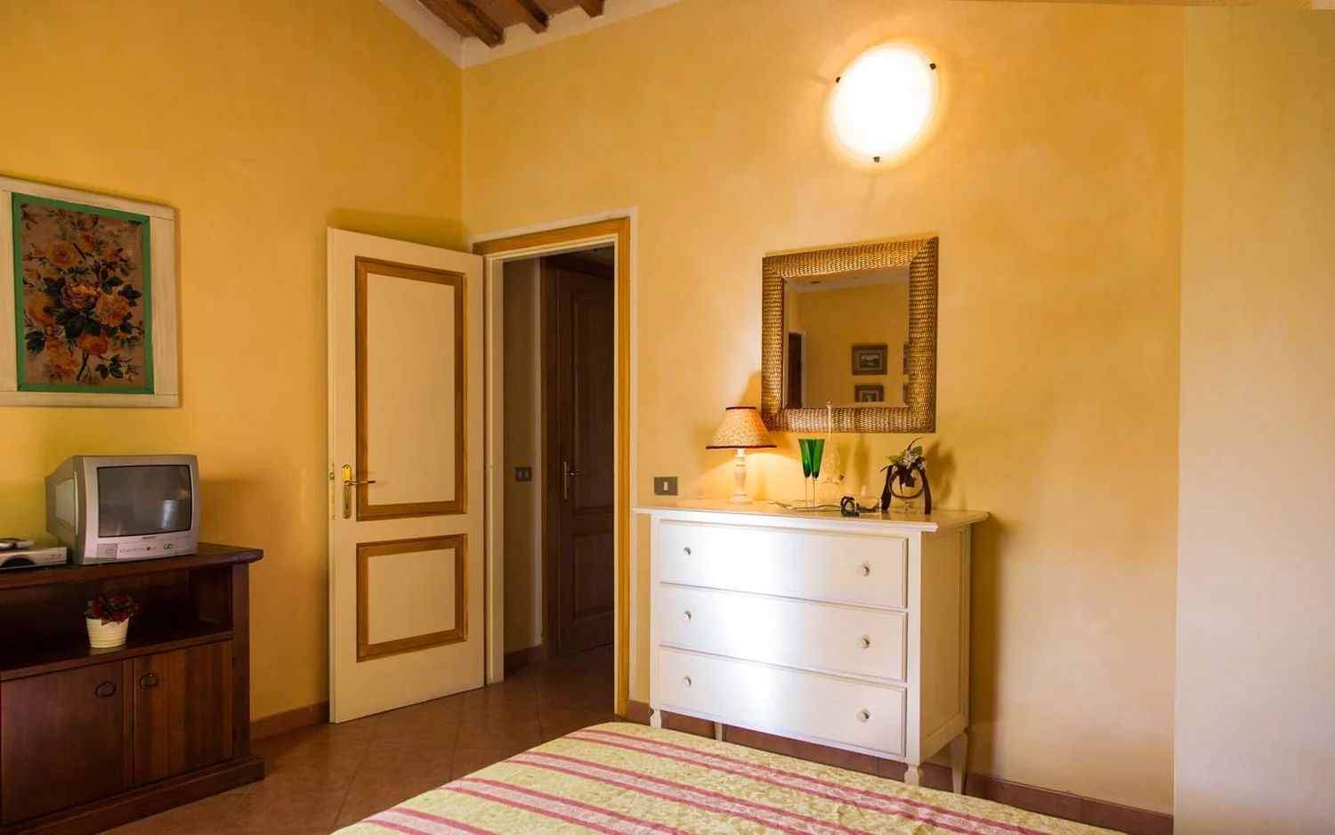toscaanse-kust-agriturismo-il-frutteto-ciliegia-slaapkamer-raam-053-casamia