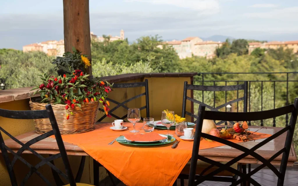 Toscaanse kust agriturismo il frutteto fragola terras uitzicht