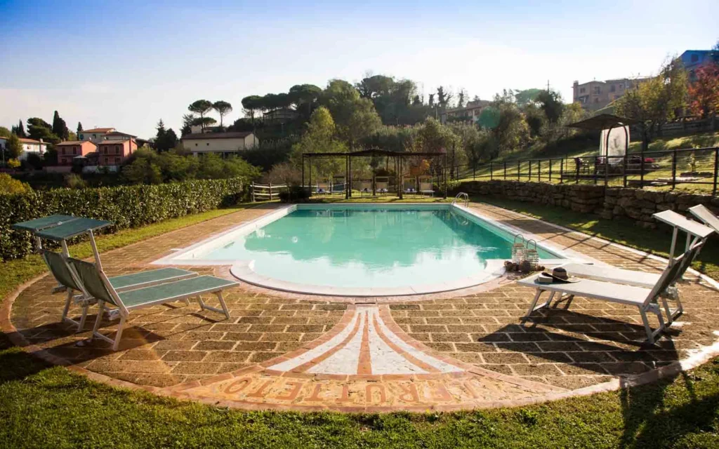 Toscaanse kust agriturismo il frutteto hero zwembad uitzicht lari