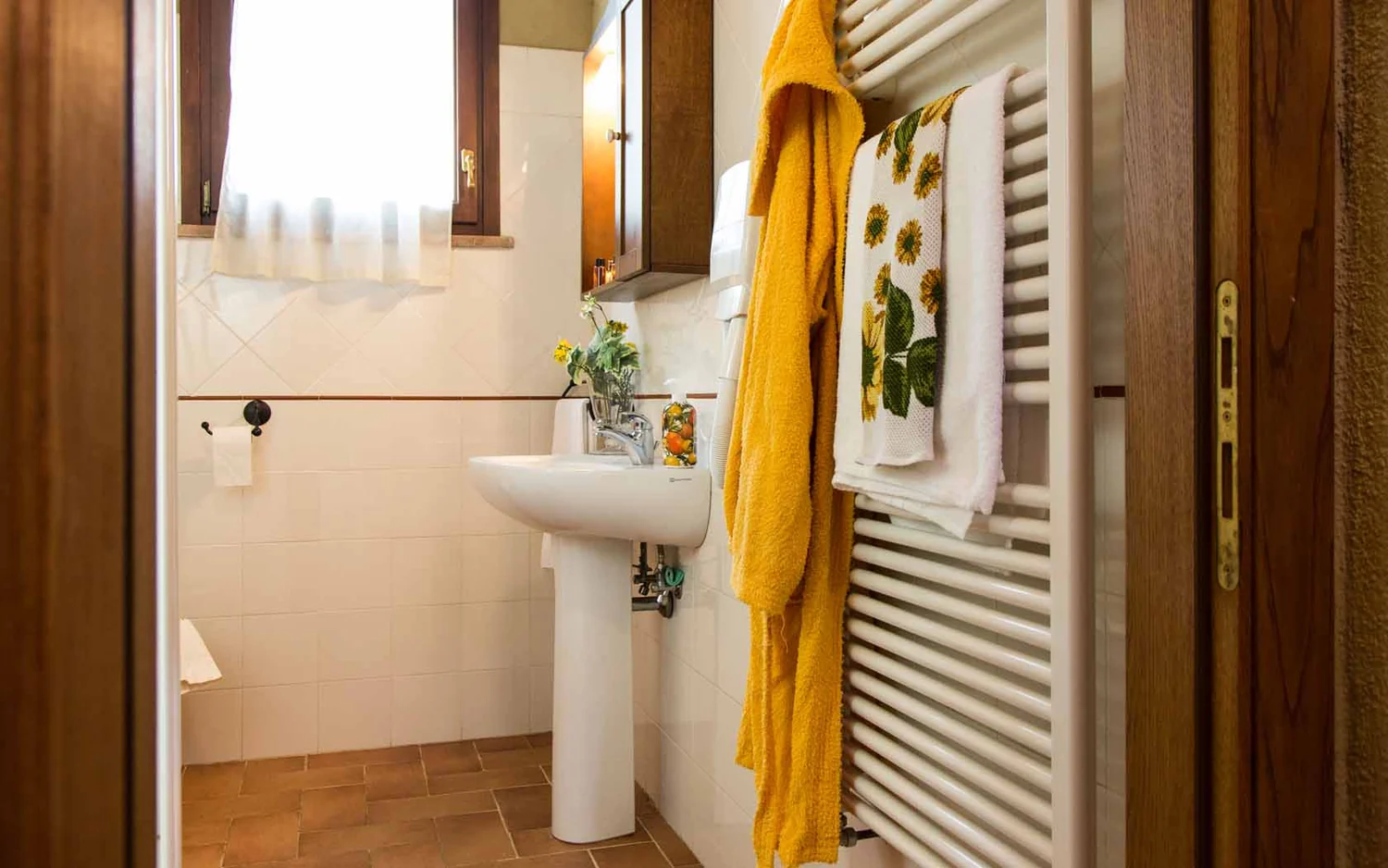 toscaanse-kust-agriturismo-il-frutteto-lampone-badkamer-091-casamia