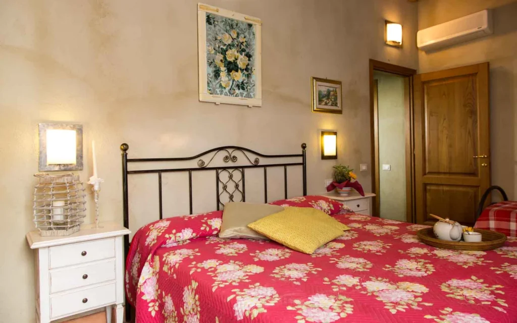 Toscaanse kust agriturismo il frutteto lampone slaapkamer bed