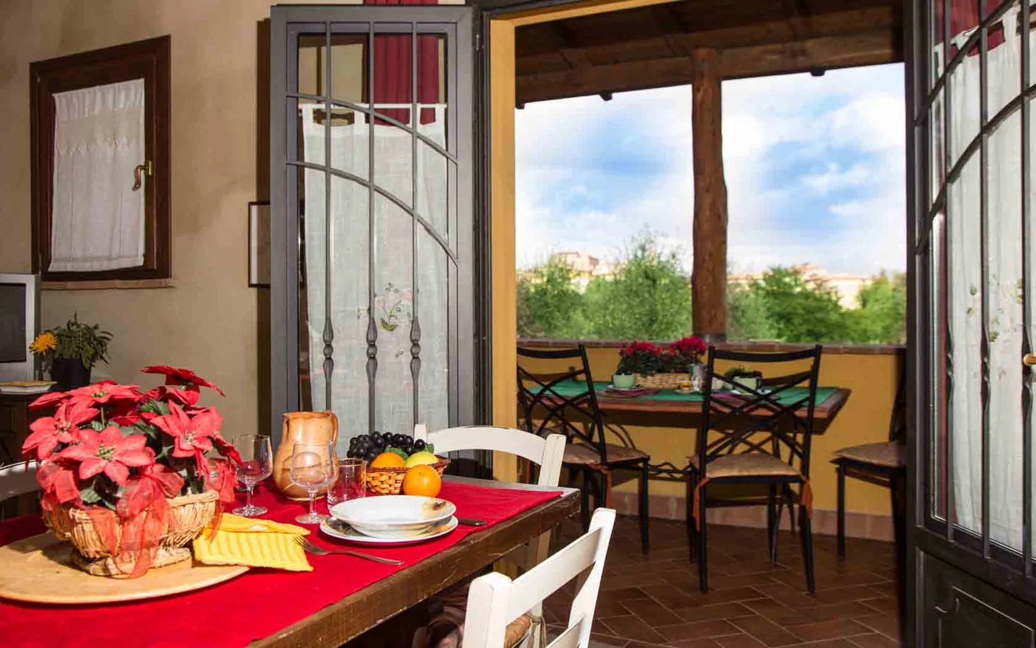 toscaanse-kust-agriturismo-il-frutteto-lampone-woonkamer-terras-086-casamia