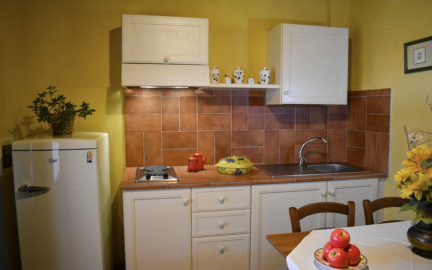 toscaanse-kust-agriturismo-il-frutteto-limone-keuken-overzicht-104-casamia