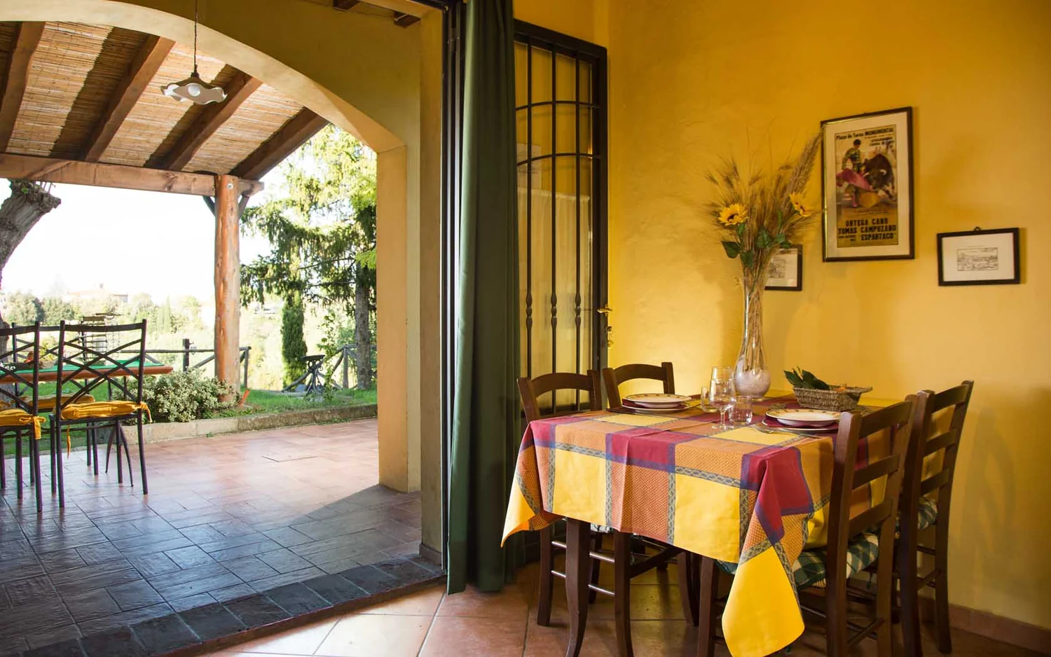 toscaanse-kust-agriturismo-il-frutteto-limone-woonkamer-terras-101-casamia