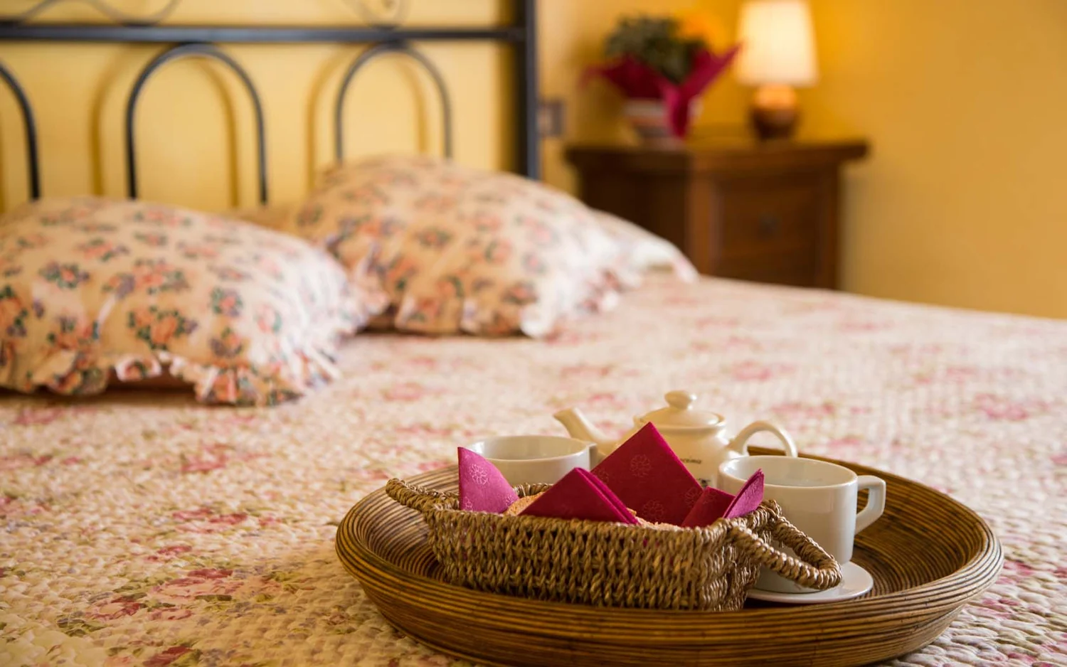 toscaanse-kust-agriturismo-il-frutteto-mela-bed-detail-125-casamia