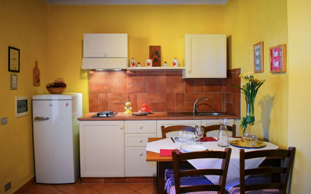 toscaanse-kust-agriturismo-il-frutteto-mela-keuken-overzicht-119-casamia