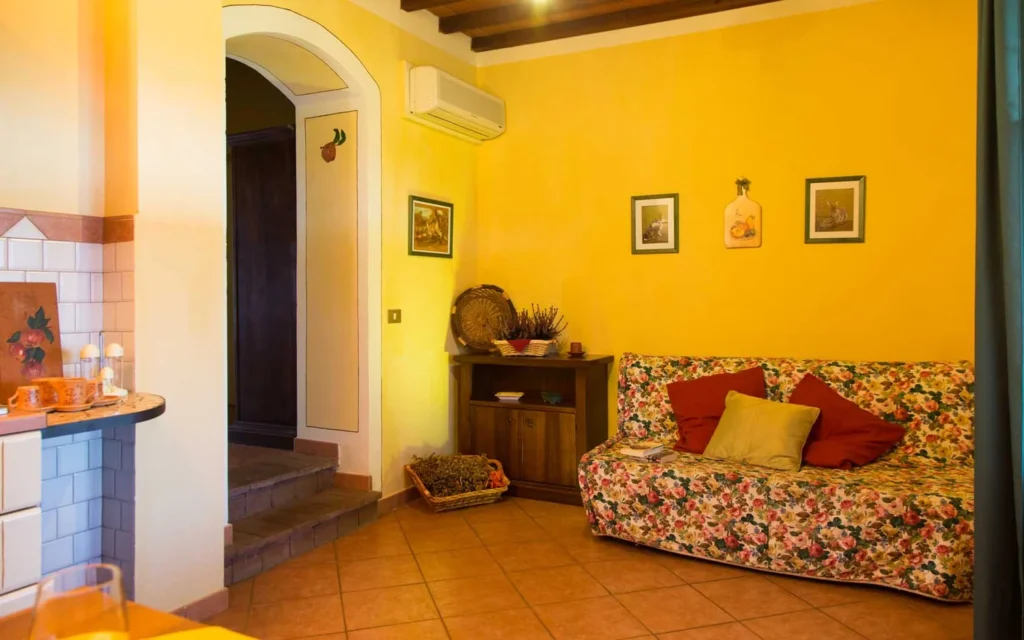 toscaanse-kust-agriturismo-il-frutteto-mela-woonkamer-120-casamia