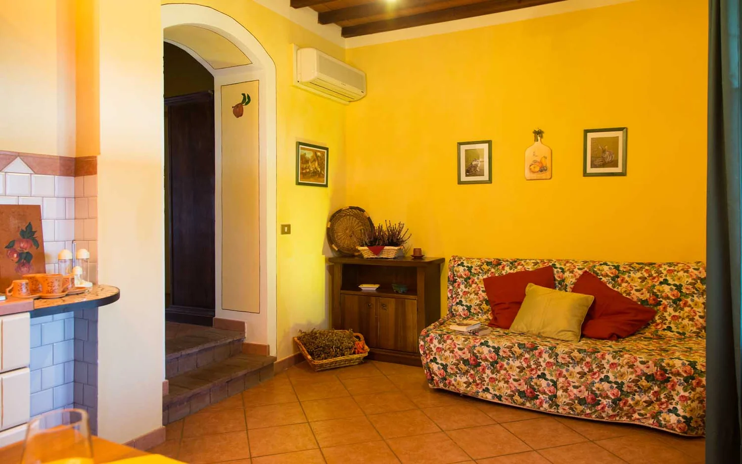 toscaanse-kust-agriturismo-il-frutteto-mela-woonkamer-120-casamia