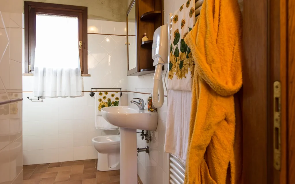 Toscaanse kust agriturismo il frutteto nespola badkamer