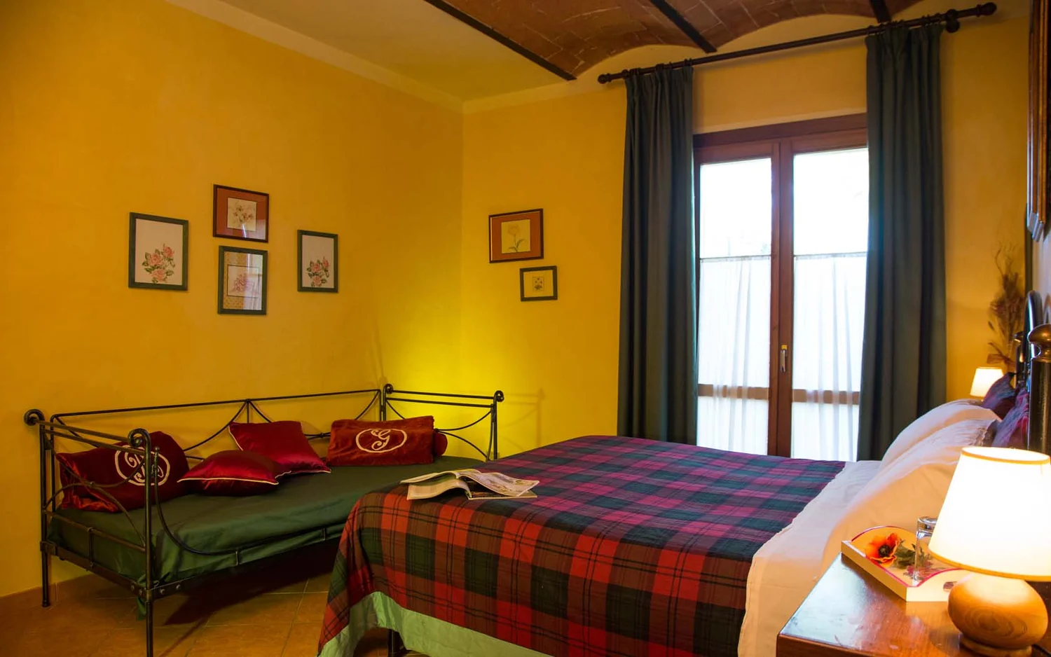 toscaanse-kust-agriturismo-il-frutteto-uva-slaapkamer-overzicht-182-casamia