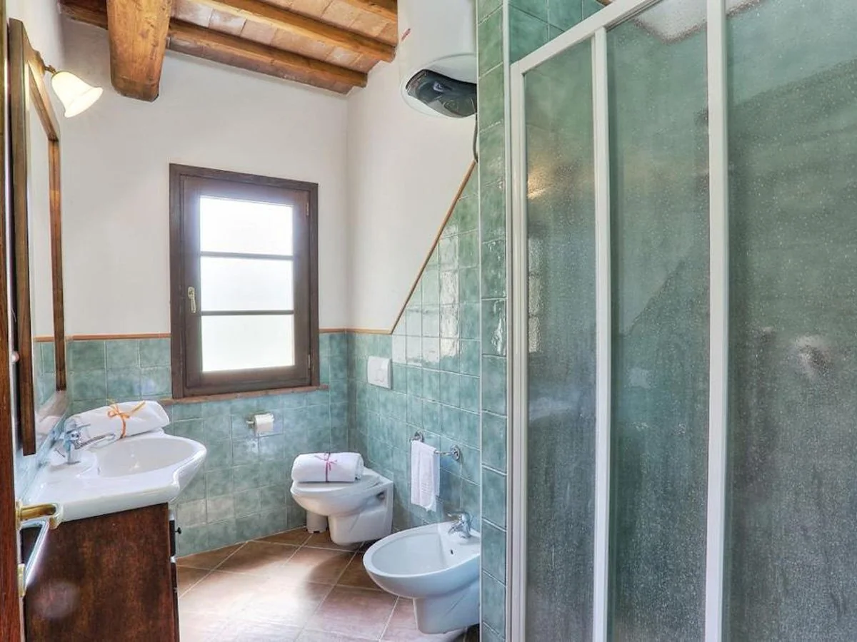 toscaanse-kust-borgo-di-montemurlo-bilocali-superior-badkamer-met-douche-wastafel-en-bidet-024-casamia