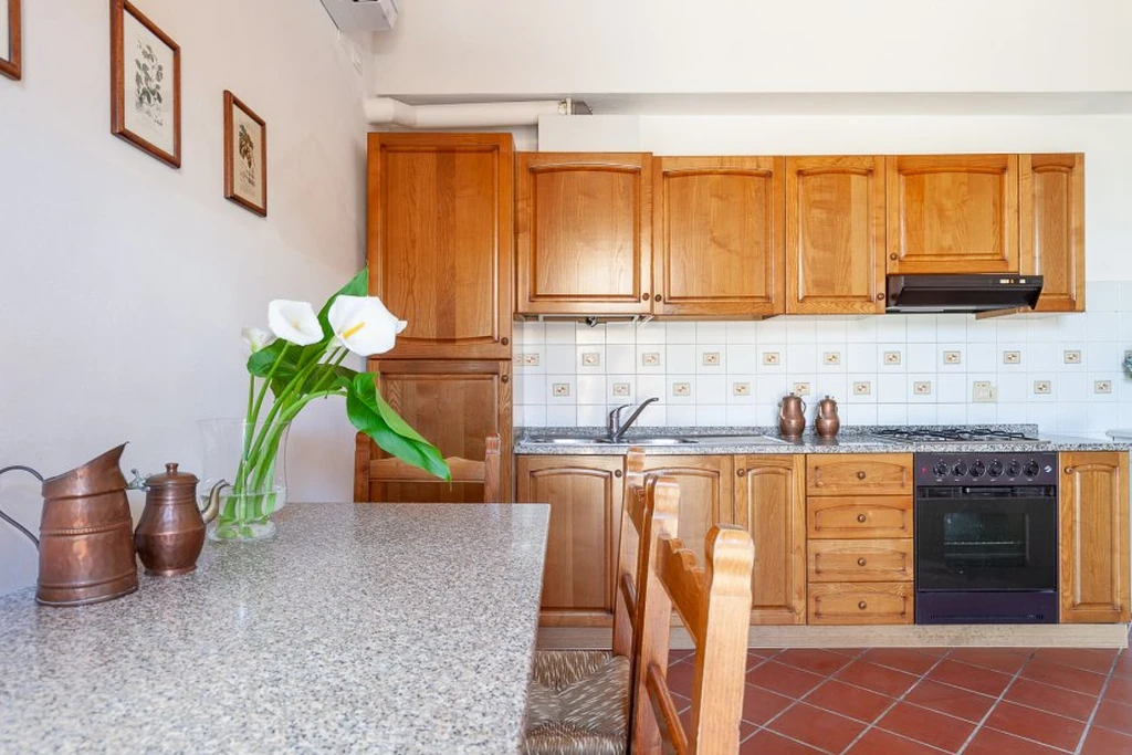 toscane-il-gattero-edera-keuken-met-houten-bovenkasten-casamia