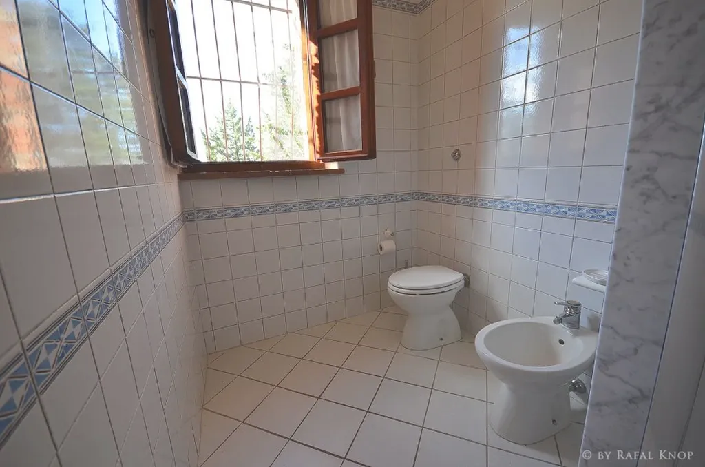 toscane-il-gattero-girasole-badkamer-met-toilet-en-bidet-casamia