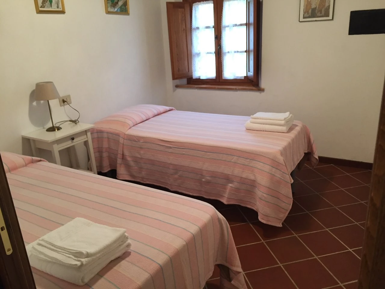 toscane-il-gattero-glicine-slaapkamer-met-twee-eenpersoonsbedden-casamia