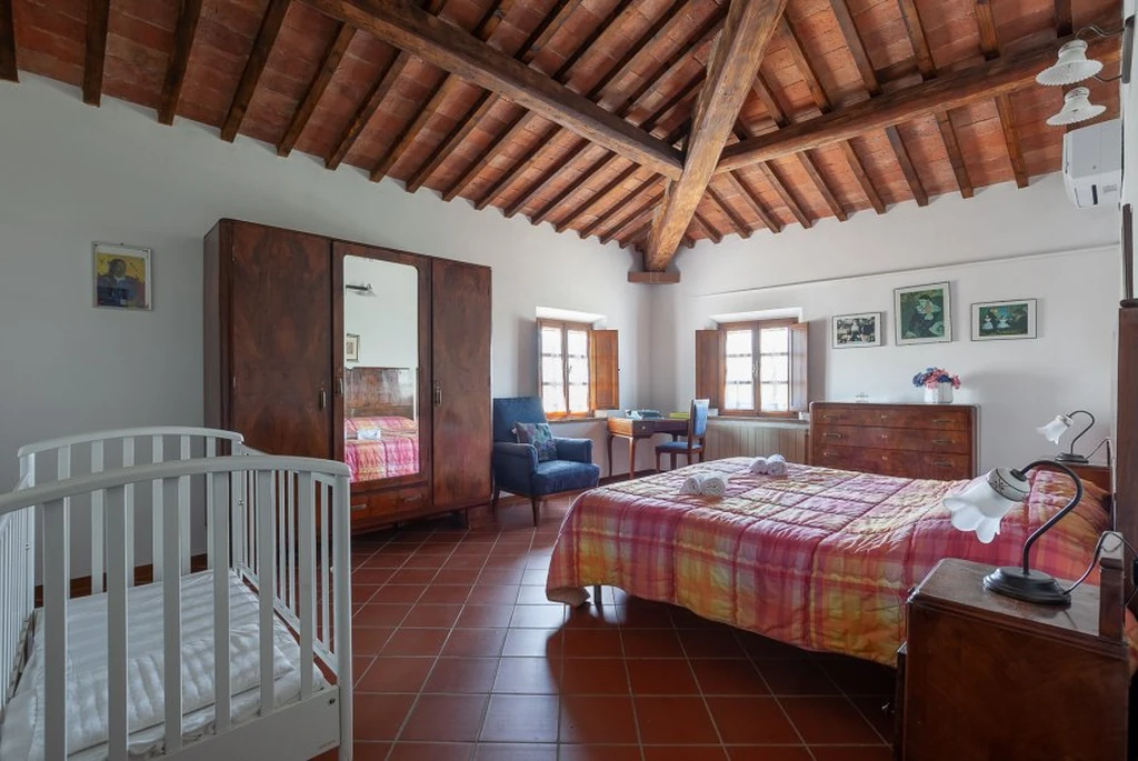 toscane-il-gattero-lavanda-slaapkamer-naast-de-balustrade-casamia