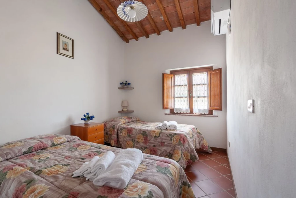 toscane-il-gattero-lilla-slaapkamer-met-twee-eenpersoonsbedden-casamia