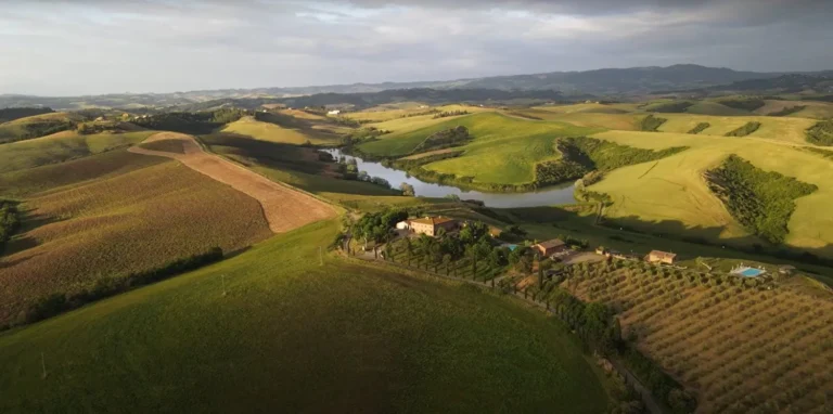 Toscane il gattero luchtfoto van akkers en meer