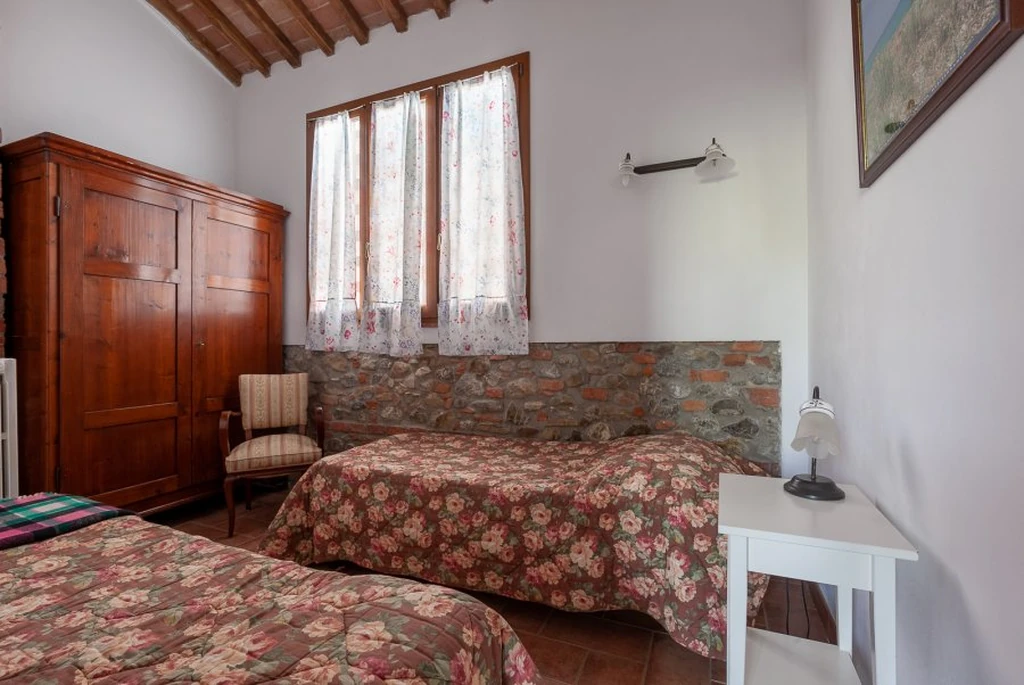 toscane-il-gattero-primula-slaapkamer-met-twee-bedden-en-kledingkast-casamia