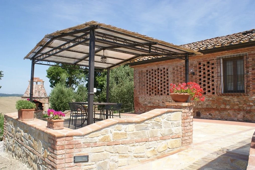 Toscane il gattero ribes overdekt terras met eettafel