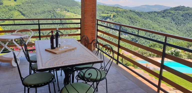 Umbria villa lena balkon zitje uitzicht