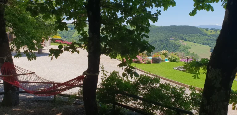 Umbria villa lena hangmat tuin