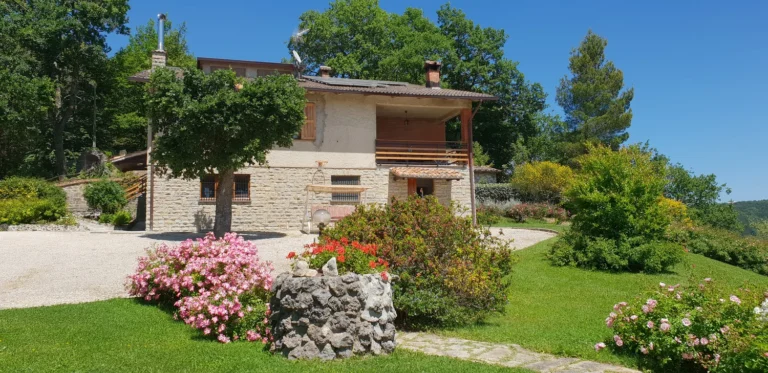 Umbria villa lena villa bloementuin