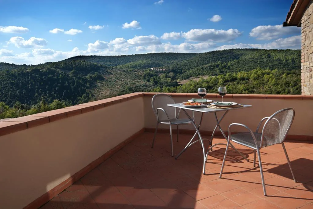 umbrie-forte-sorgnano-appartement-il-belvedere-dakterras-uitzicht-08-casamia