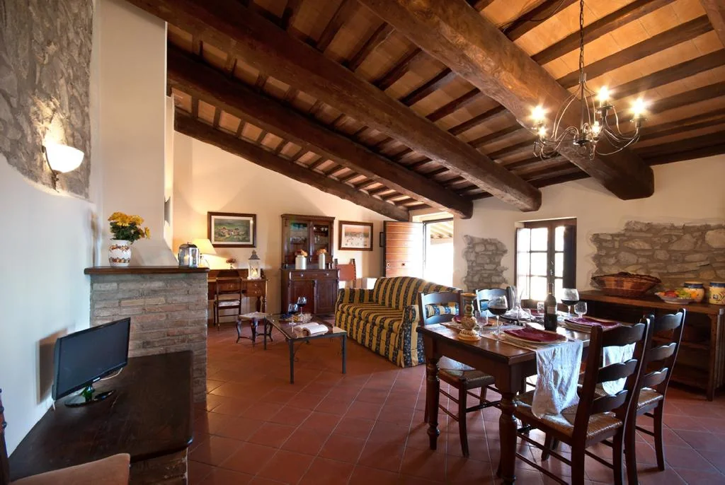 umbrie-forte-sorgnano-appartement-il-belvedere-woonkamer-02-casamia