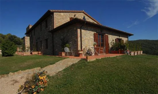umbrie-forte-sorgnano-appartement-il-fienile-appartement-buitenkant-03-casamia