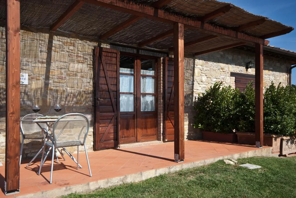 umbrie-forte-sorgnano-appartement-il-fienile-overdekt-terras-05-casamia