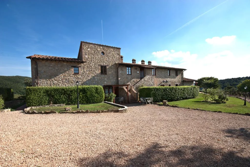 umbrie-forte-sorgnano-appartement-il-ginepro-appartement-buitenkant-04-casamia