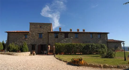 umbrie-forte-sorgnano-appartement-il-ginepro-landhuis-buitenkant-01-casamia