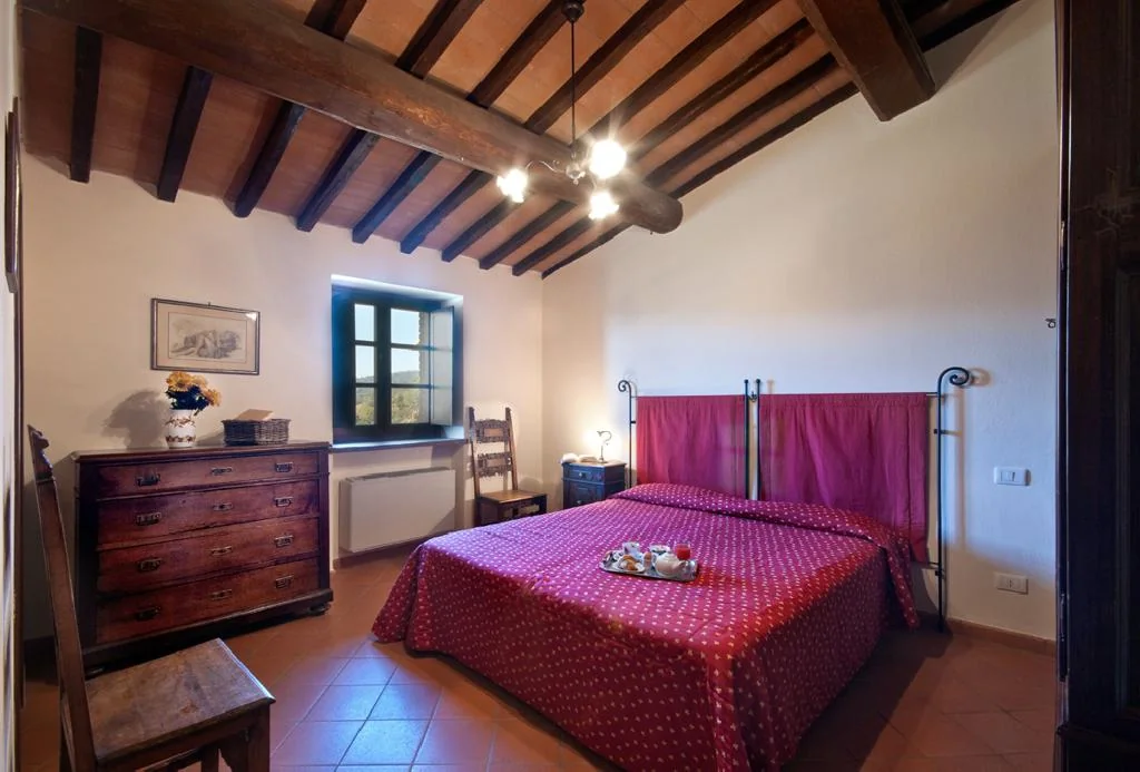 umbrie-forte-sorgnano-appartement-il-poggio-slaapkamer-01-casamia