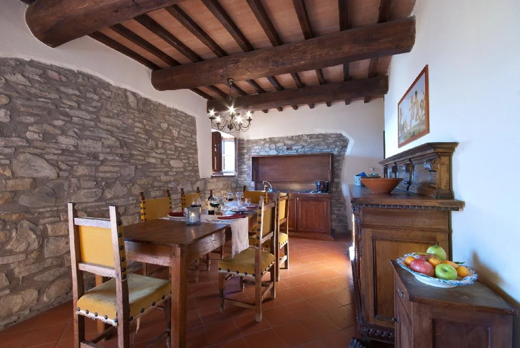 umbrie-forte-sorgnano-appartement-il-portico-eethoek-keuken-03-casamia