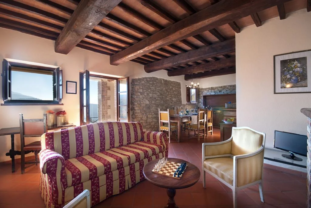umbrie-forte-sorgnano-appartement-il-portico-woonkamer-02-casamia