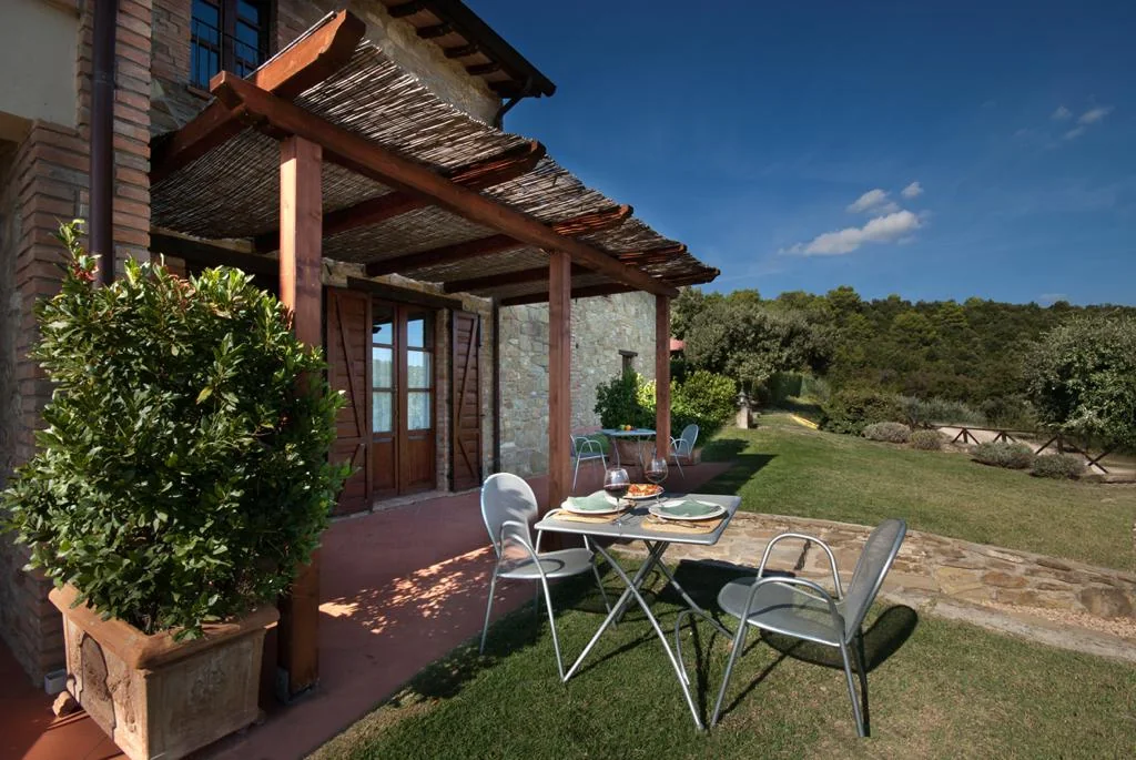Umbrie forte sorgnano appartement l uliveto terras tuin