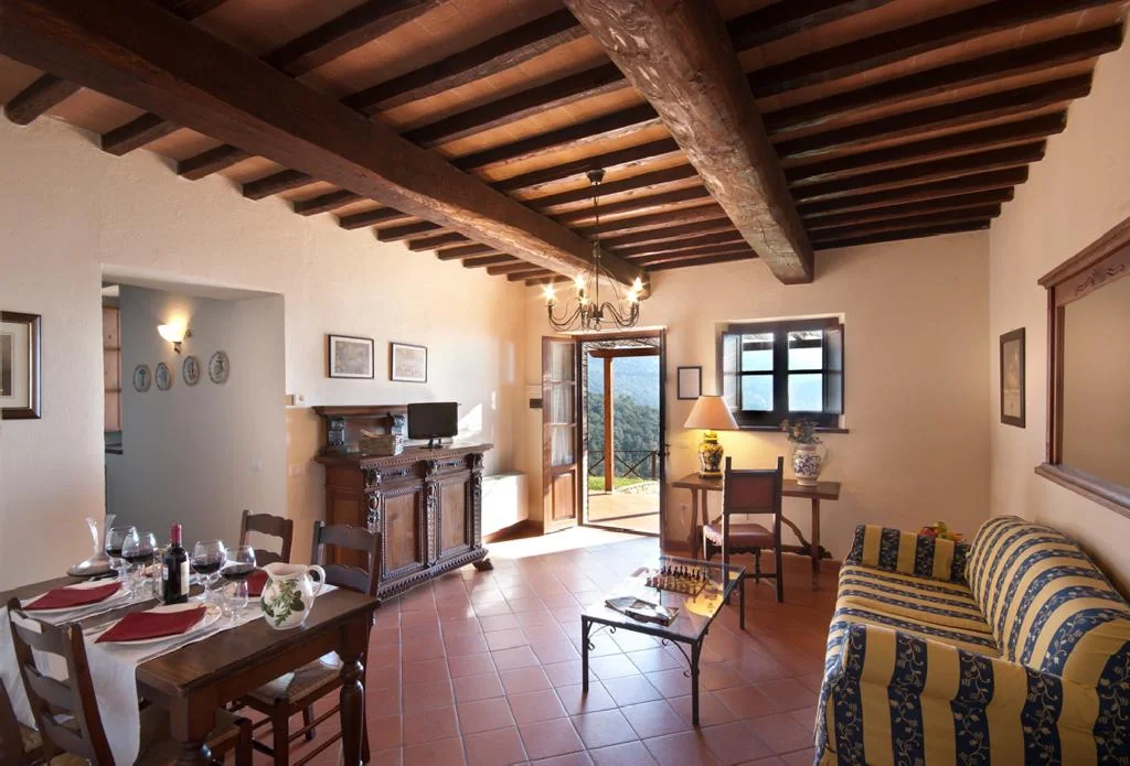 umbrie-forte-sorgnano-appartement-l-uliveto-woonkamer-07-casamia
